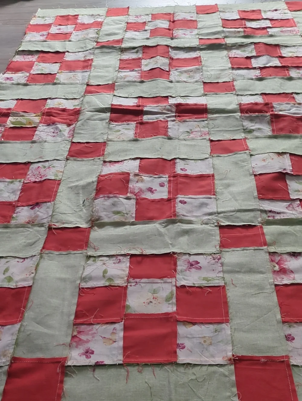 Handmade Unfinished Quilt Top UFO Floral Patchwork Green Red 30.5 x 53